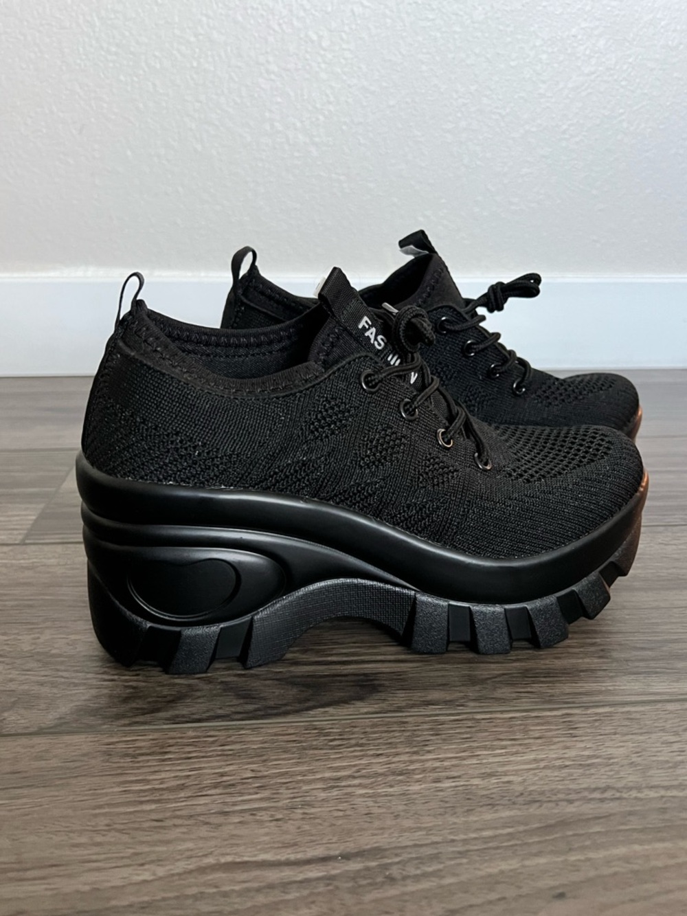 NWT Fashion Women’s Platform Athletic Sneaker | Size 37